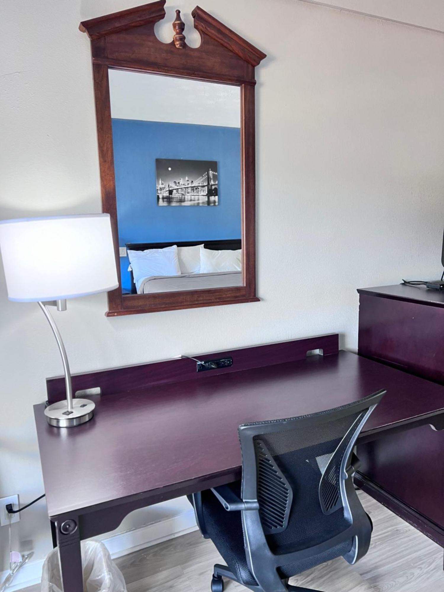 ديلارد Budgetel Inn & Suites المظهر الخارجي الصورة
