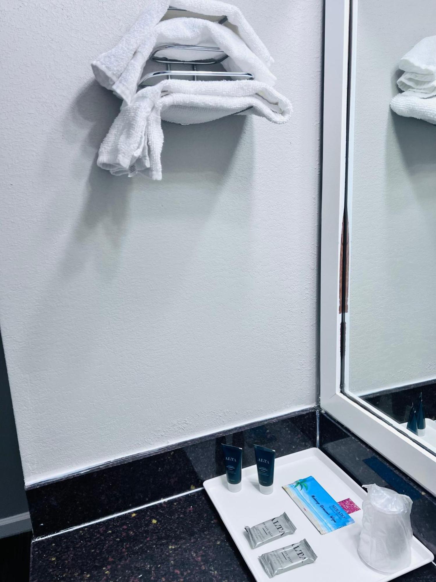 ديلارد Budgetel Inn & Suites المظهر الخارجي الصورة