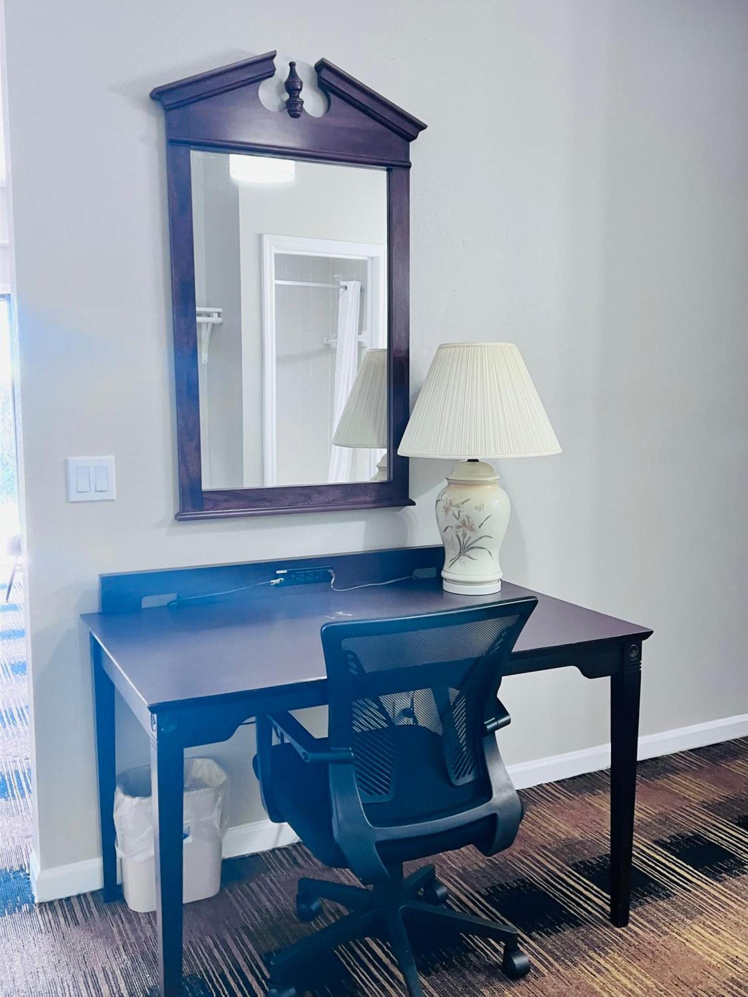 ديلارد Budgetel Inn & Suites المظهر الخارجي الصورة