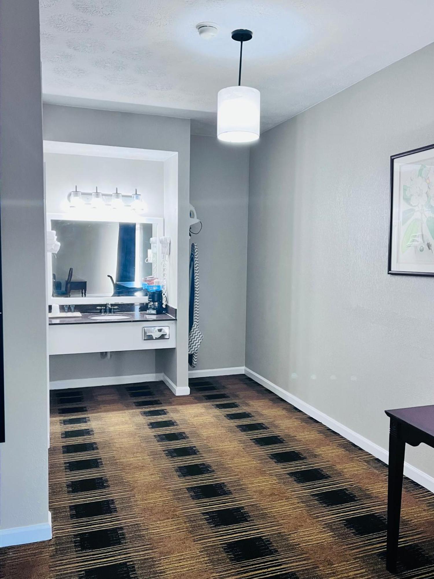ديلارد Budgetel Inn & Suites المظهر الخارجي الصورة