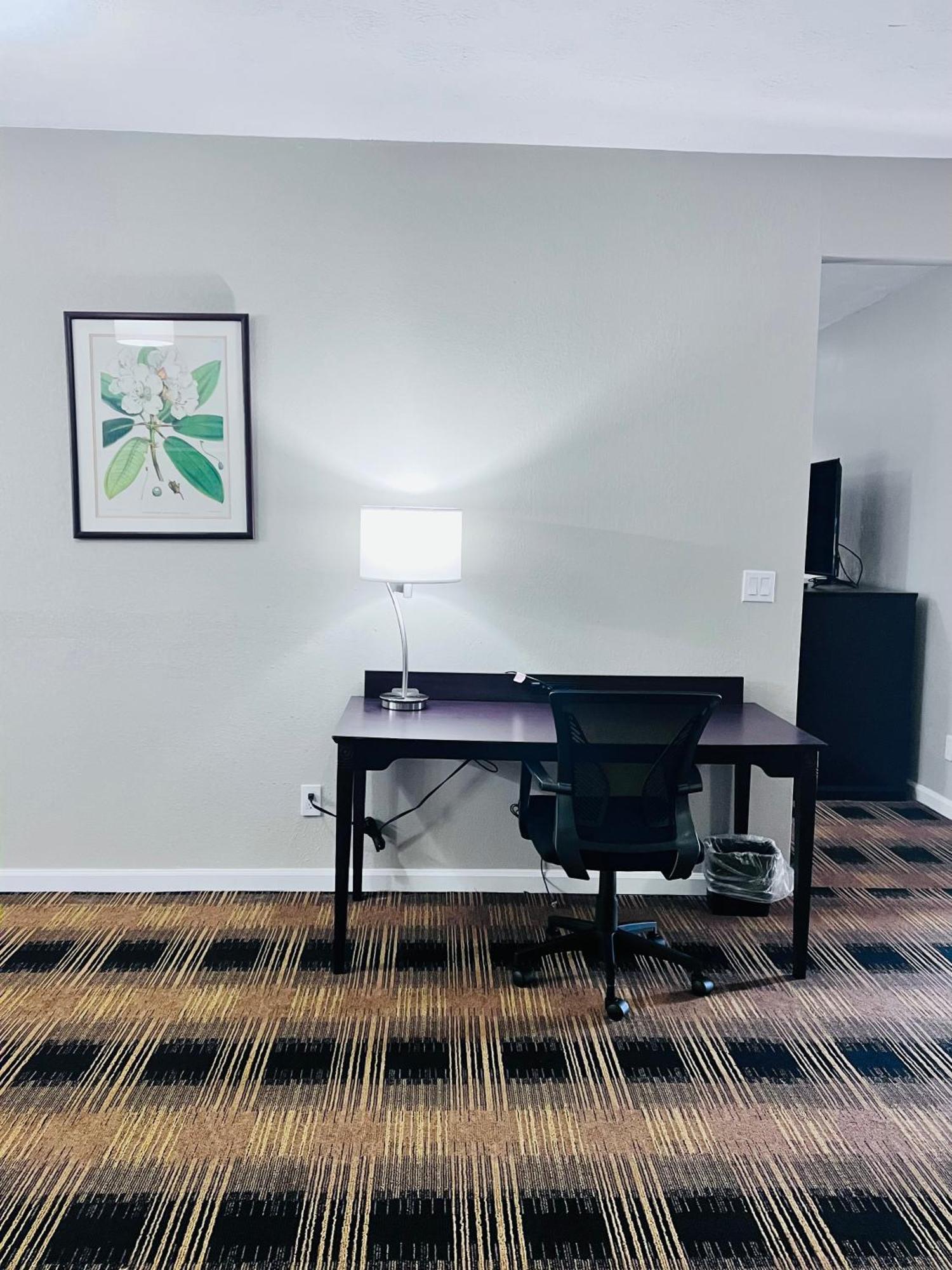 ديلارد Budgetel Inn & Suites المظهر الخارجي الصورة